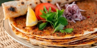 masterchef-lahmacun-nasil-yapilir-citir-citir-enfes-lahmacun-tanimi-P7qpFnUO.jpg