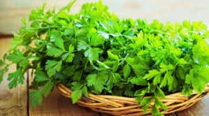 maydanozun-icinde-hangi-vitaminler-var-maydonozun-faydalari-aQs2D5bs.jpg