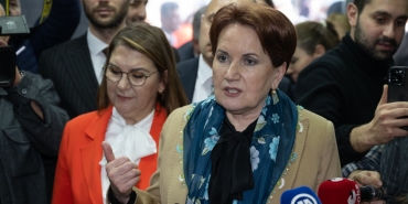 meral-aksener-altili-masa-bize-nazaran-dogruydu-size-nazaran-yanlismis-kWH5PTBM.jpg