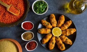 mercimek-koftesi-nasil-yapilir-ezyeMKWH.jpg