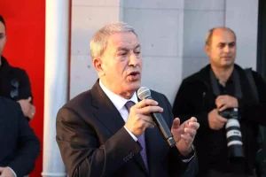 milli-savunma-komisyonu-baskani-akar-biz-hur-dogduk-hur-yasariz-JUHZNxkJ.jpg