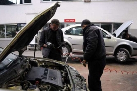 motor-sogutma-suyu-nedir-ne-ise-fayda-motor-suyu-nasil-degistirilir-v4BRQRJG.jpg