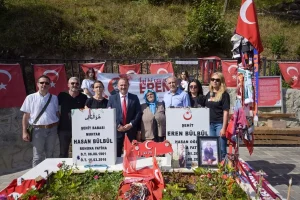 ordulu-ogrencilerden-sehit-eren-bulbulun-kabrine-ziyaret-cJHtND3D.jpg