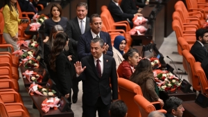ozgur-ozel-cumhurbaskani-uzere-karsiladik-genel-lider-uzere-ugurladik-2yCuORV1.jpg
