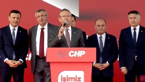 ozgur-ozelden-17-bakana-reaksiyon-yaziklar-olsun-bu-turlu-devlet-idaresine-ag2JlYKM.jpg