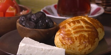 pastane-pogacasi-tanimi-kahvaltilarin-vazgecilmezi-yumusacik-pastane-pogacasi-nasil-yapilir-UN8dreyp.jpg