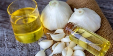 sarimsak-yaginin-yararlari-nelerdir-sarimsak-yagi-neye-guzel-geliyor-VMPtRbCH.jpg