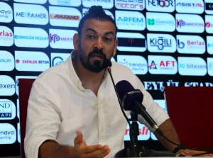 servet-cetin-kimi-taraftarlara-reaksiyon-gosterdi-ksU6xcjX.jpg