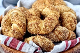 simit-tanimi-citir-citir-bir-lezzet-cayin-yaninda-bayilarak-yiyeceginiz-simit-nasil-yapilir-qUuQGFKV.jpg