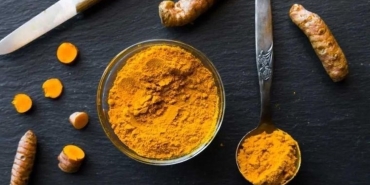 siskinlige-ve-odeme-duzgun-gelen-mucizevi-antioksidan-kurkumin-nedir-yararlari-nelerdir-nasil-kullanilir-pmHV4u5N.jpg