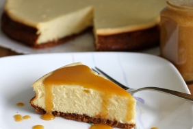 sut-recelli-cheesecake-tanimi-tadina-doyamayacaginiz-enfes-sut-recelli-cheesecake-nasil-yapilir-rL7wvpgx.jpg