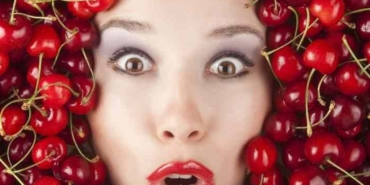 tam-mevsiminde-cilt-beyazlatan-kiraz-maskesi-tarifi-gunes-lekelerine-birebir-Vu9QQGbQ.jpg