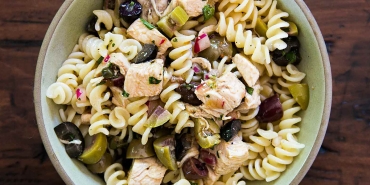 tavuklu-makarna-salatasi-tanimi-hem-doyurucu-hem-de-saglikli-nefis-tavuklu-makarna-salatasi-nasil-Fy8N6JyK.jpg