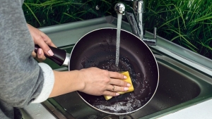 teflon-tava-pakligi-nasil-yapilir-2aW3ZCb2.jpg