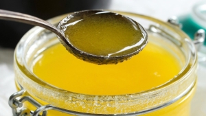 tereyaginin-bir-tik-ustu-ghee-yaginin-yararlari-nzHaOHVC.jpg
