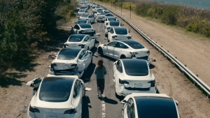 tesla-sahnesi-gundemde-dunyayi-gerisinde-birak-sinema-konusu-nedir-oyunculari-kimler-tjCTmnXi.jpg