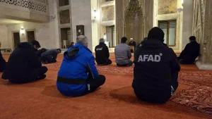 tokatta-sarsintida-hayatini-kaybedenler-icin-hatim-duasi-yapildi-ntJQ5NCQ.jpg