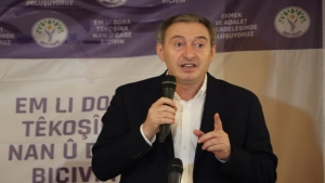 tuncer-bakirhandan-yeni-anayasa-iletisi-eski-anayasaya-kalsin-diyen-kim-var-r7UMc31q.jpg