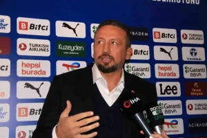 turkiye-basketbol-federasyonu-baskani-hidayet-turkoglu-a-bayan-ulusal-kadrosunun-slovakyayi-yendigi-maci-kutladi-2RBpOhqs.jpg