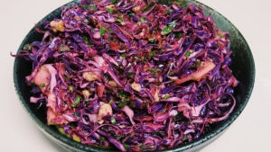 tursu-lezzetinde-mor-lahana-salatasi-nasil-yapilir-ujDxnMMa.jpg