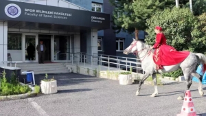 universite-tezini-atina-binerek-goturdu-YIwCsXAy.jpg