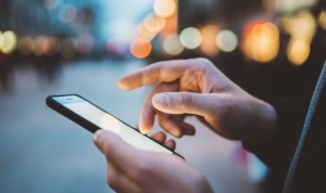 uzun-periyodik-cep-telefonu-kullanimina-dikkat-cep-boyun-sendromu-nedir-ACAMg1U6.jpg