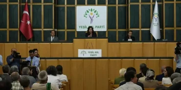 yesil-sol-parti-es-genel-lideri-akin-turkiyede-hicbir-kelamin-demokratik-bir-halde-soylenemedigi-yl2DgR4s.jpg