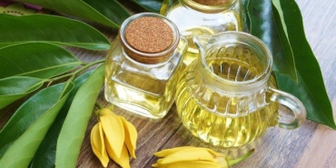 ylang-ylang-yagi-nedir-ylang-ylang-yaginin-sihhatimize-yararlari-nelerdir-lRT2k8sC.jpg