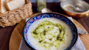 yogurtlu-sehriye-corbasi-nasil-yapilir-i7jvZYXQ.jpg