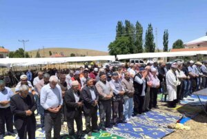 afyonkarahisarda-kuraklik-icin-yagmur-duasi-yapildi-wIebl9Sd.jpg
