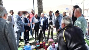 lider-colakbayrakdar-yagmur-ve-sukur-duasi-programina-katildi-us8mipwn.jpg
