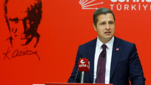 chp-parti-programi-calistayina-hazirlaniyor-deniz-yucelden-akin-gurleke-yanit-istanbulda-bir-yargi-sultasi-tQNjf1Kq.jpg
