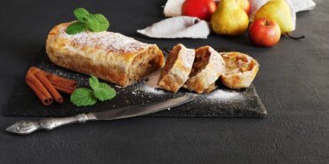 citir-hamuru-ve-buyuleyici-kokusuyla-damak-catlatan-lezzet-apfelstrudel-tarifi-qHcNWHhA.jpg