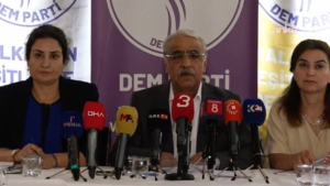 dem-parti-imrali-heyeti-uyesi-mithat-sancar-siddet-bitiyorsa-yerine-siyaset-gecmeli-84w7c236.jpg