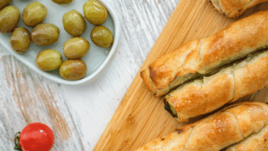 gaziantep-mutfagindan-ozgun-bir-lezzet-masterchef-zeytinli-borek-tarifi-W313JEzO.png
