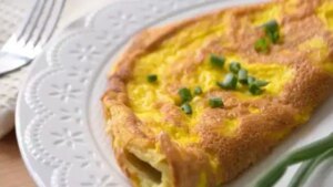 kahvalti-sofralarinin-doyurucu-lezzeti-patatesli-omlet-tarifi-eNafcyJu.jpg