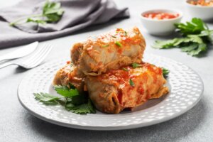 kalabalik-sofralarin-vazgecilmezi-masterchef-lahana-dolmasi-tarifi-vyrAIEfE.jpg