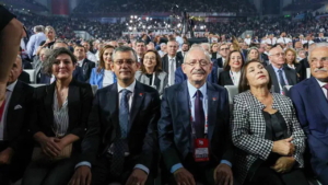 ozgur-ozelden-kritik-aciklama-kilicdaroglunun-kayyum-kararina-tenezzul-etmeyecegini-dusunuyorum-te1ujU7c.jpg