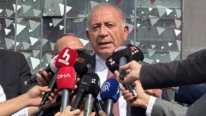 ozgur-ozelin-gelecegini-duyan-kayyum-gursel-tekin-chpnin-eski-il-binasindan-ayrildi-bjEQ7G9i.jpg
