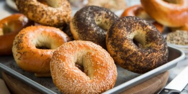 pastane-lezzetini-evinize-tasiyin-bagel-tarifi-C6xRcRgR.jpg