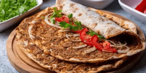 pratik-ve-lezzetli-tarif-evde-lahmacun-keyfi-zGerFSks.jpg