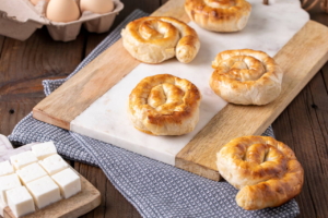 sofralara-siklik-katan-enfes-lezzet-masterchef-peynirli-gul-boregi-tarifi-l1sXKXbO.jpg