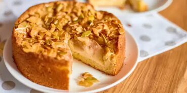 sonbaharin-buyuleyen-lezzeti-armutlu-turta-tarifi-hNZsqyVB.jpg