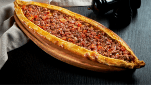 turk-mutfaginin-vazgecilmezi-kiymali-pide-tarifi-jZFhDsHw.png